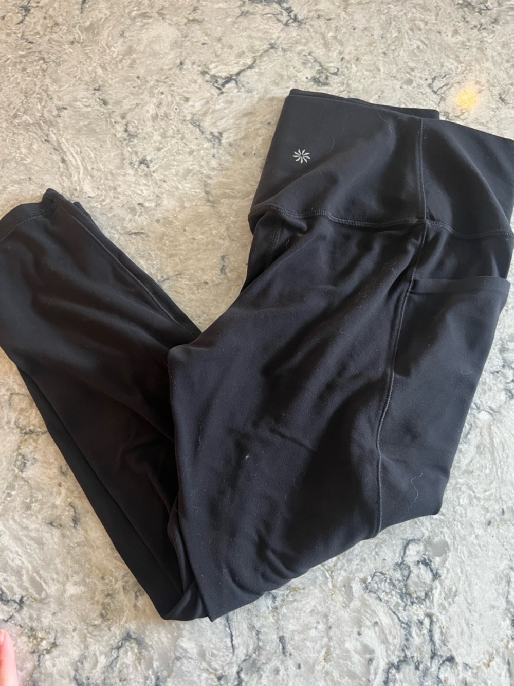 Athleta Salutation 7/8 tights with stash pockets — size large
